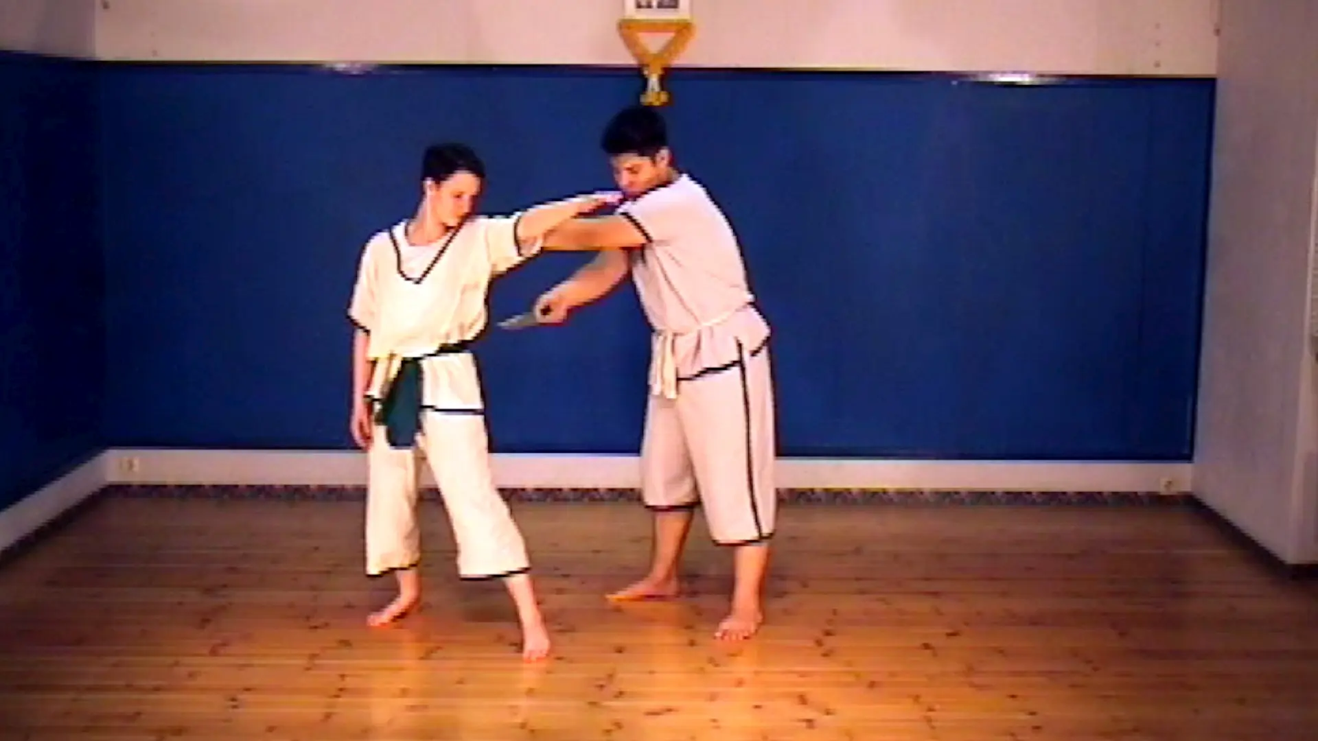 Pahuyuth Berlin 90s impressions selbstverteidigung self defense mied meed messer frau verteidigung