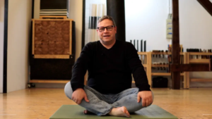 Saiyasart Berlin 20s Impressions Seminar workshop kurs schwarze magie kuman thong physischer aspekt